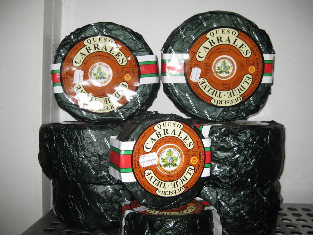 Tielve Hostal El Duje מראה חיצוני תמונה